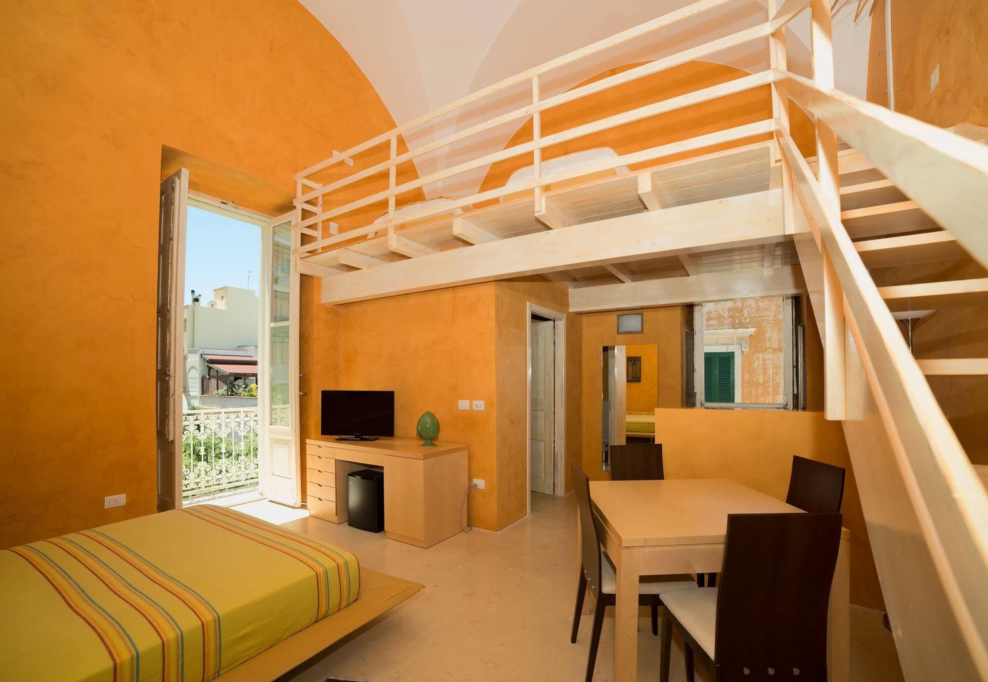 Relais Carlo V - Palazzo Storico Panzió Gallipoli Kültér fotó